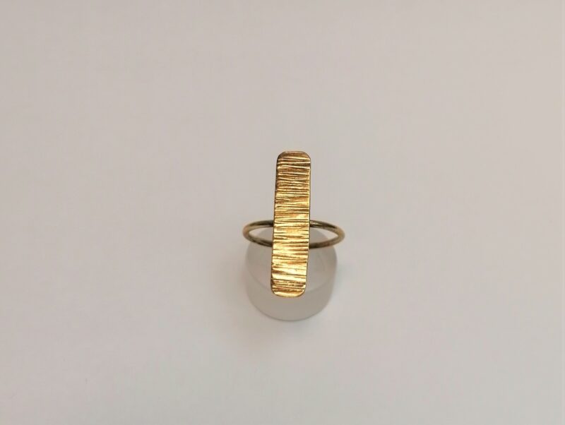 bronzeverticallinehammeredring1
