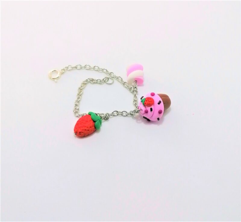 swbraccupcakepinkstrawberries1