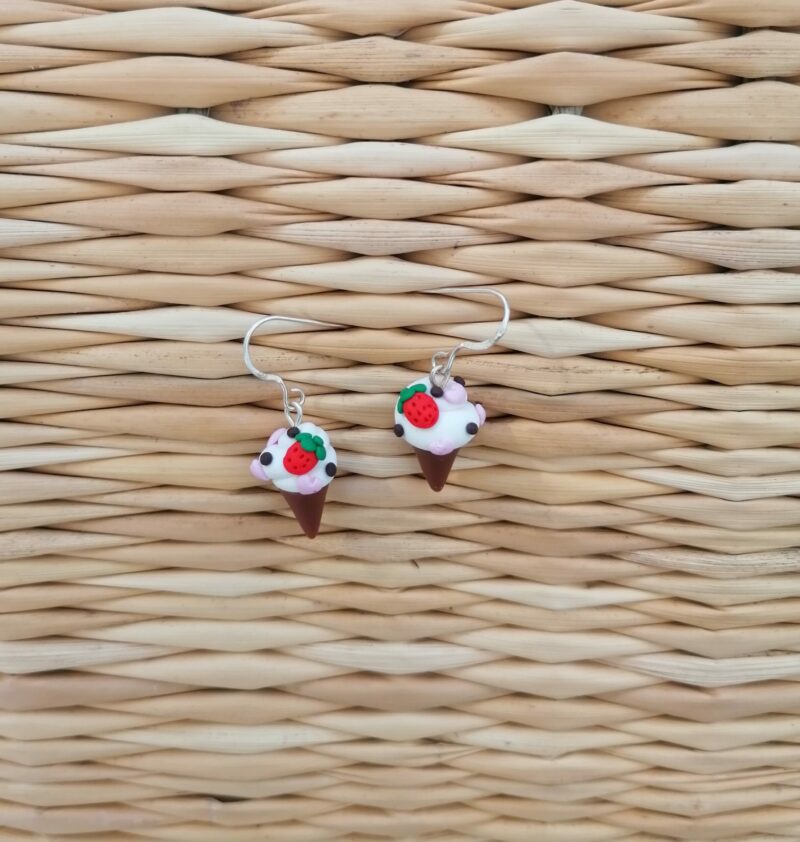 swpendearconevanillastrawberries1 1 scaled