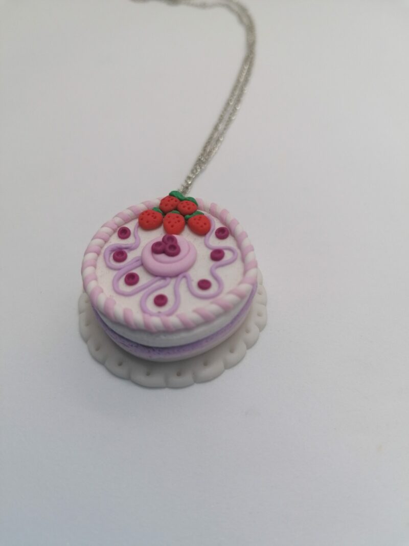 vanilla strawberries whole cake scaled